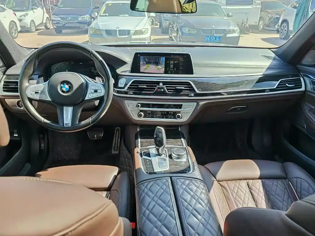 BMW 7 Series 2021 — фото 9