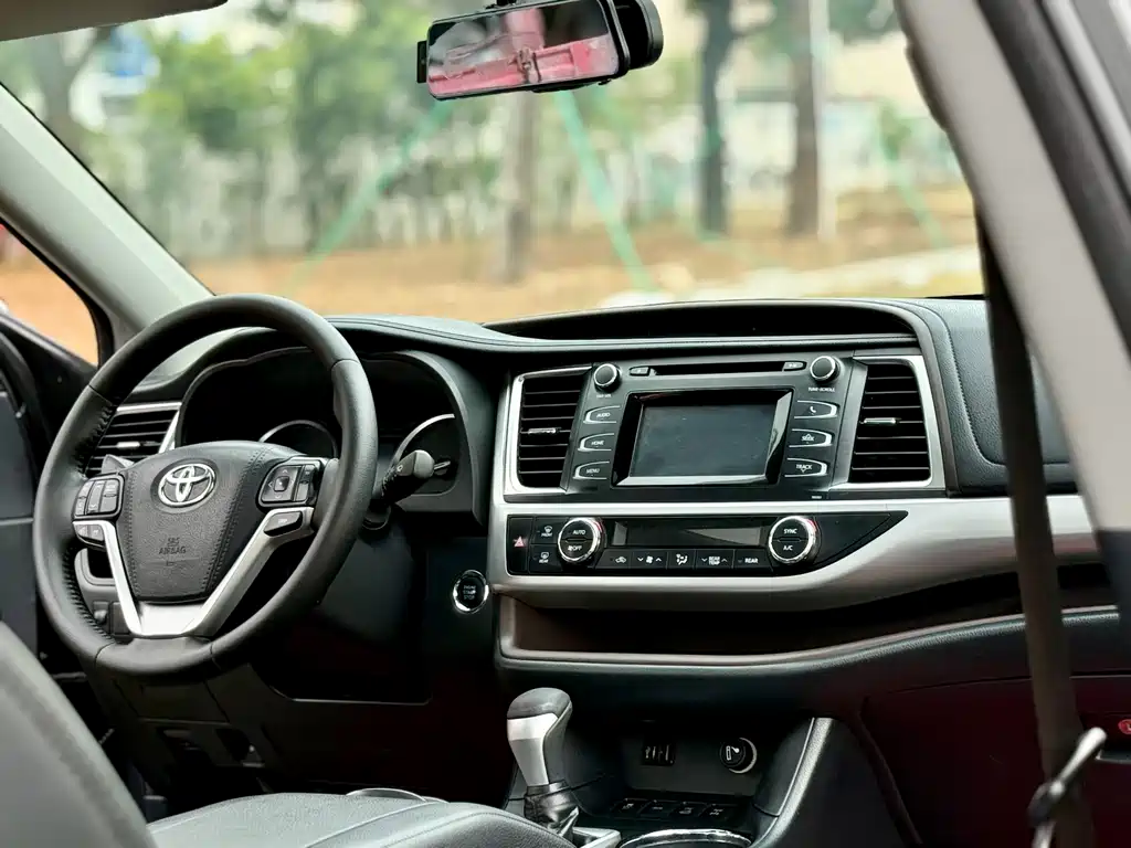 Toyota Highlander 2018 — фото 16