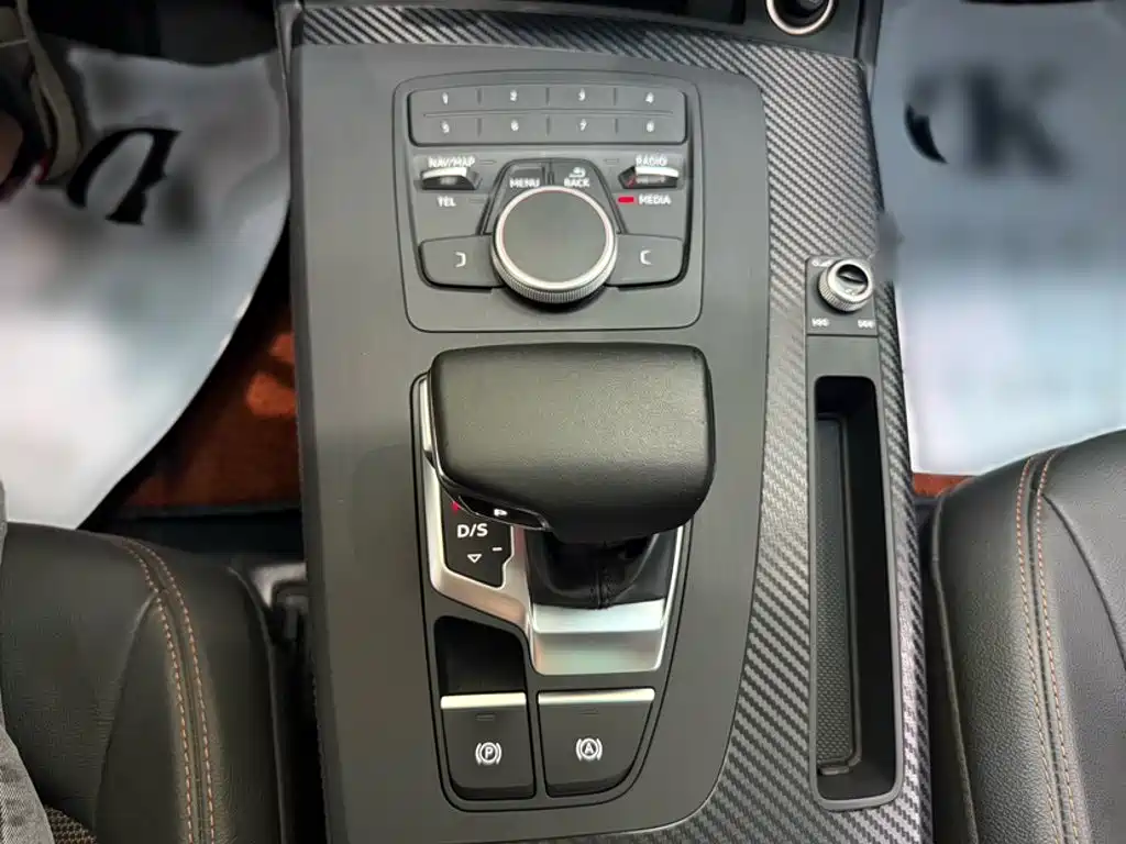 Audi Q5L 2020 — фото 17