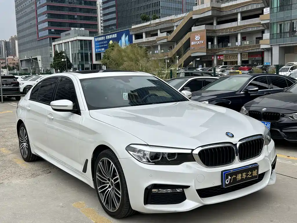 BMW 5 Series 2018 — фото 3