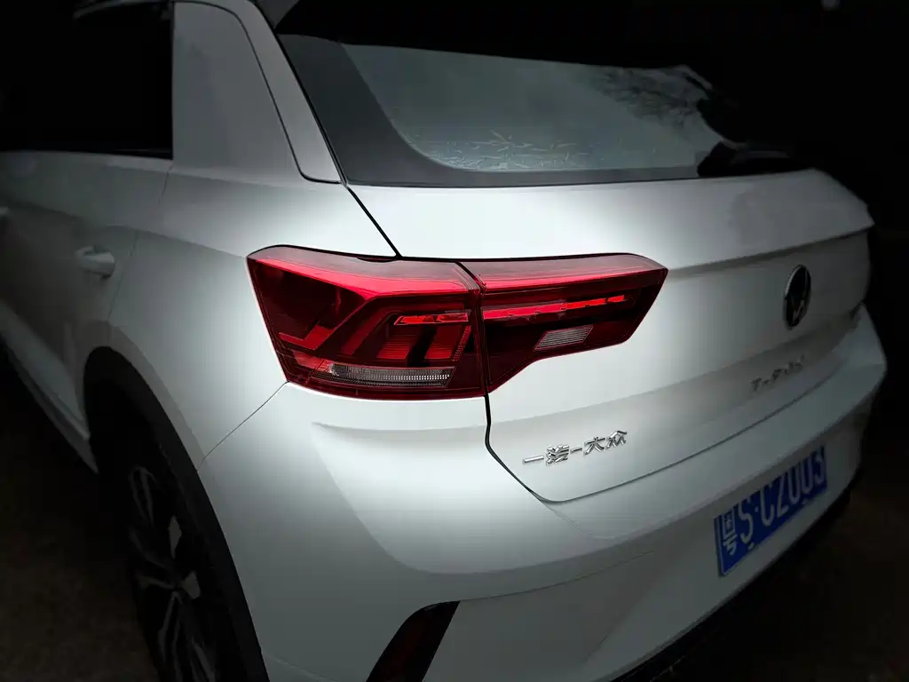 Volkswagen T-Roc 2023 — фото 11