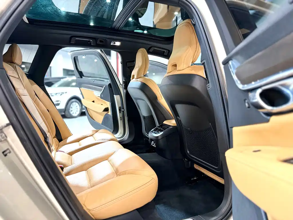 Volvo V90 2019 — фото 18