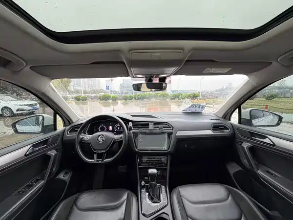 Volkswagen Tiguan L Plug-In Hybrid 2021