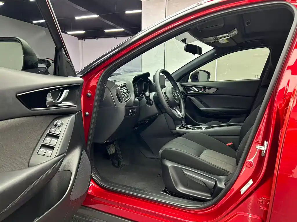 Mazda CX-4 2023 — фото 10