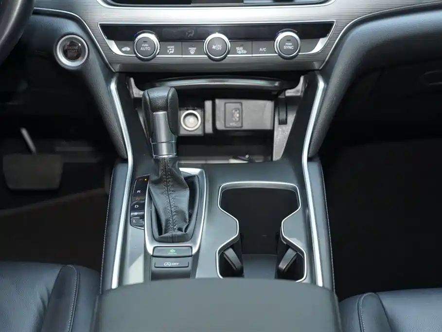Honda Accord 2020 — фото 17