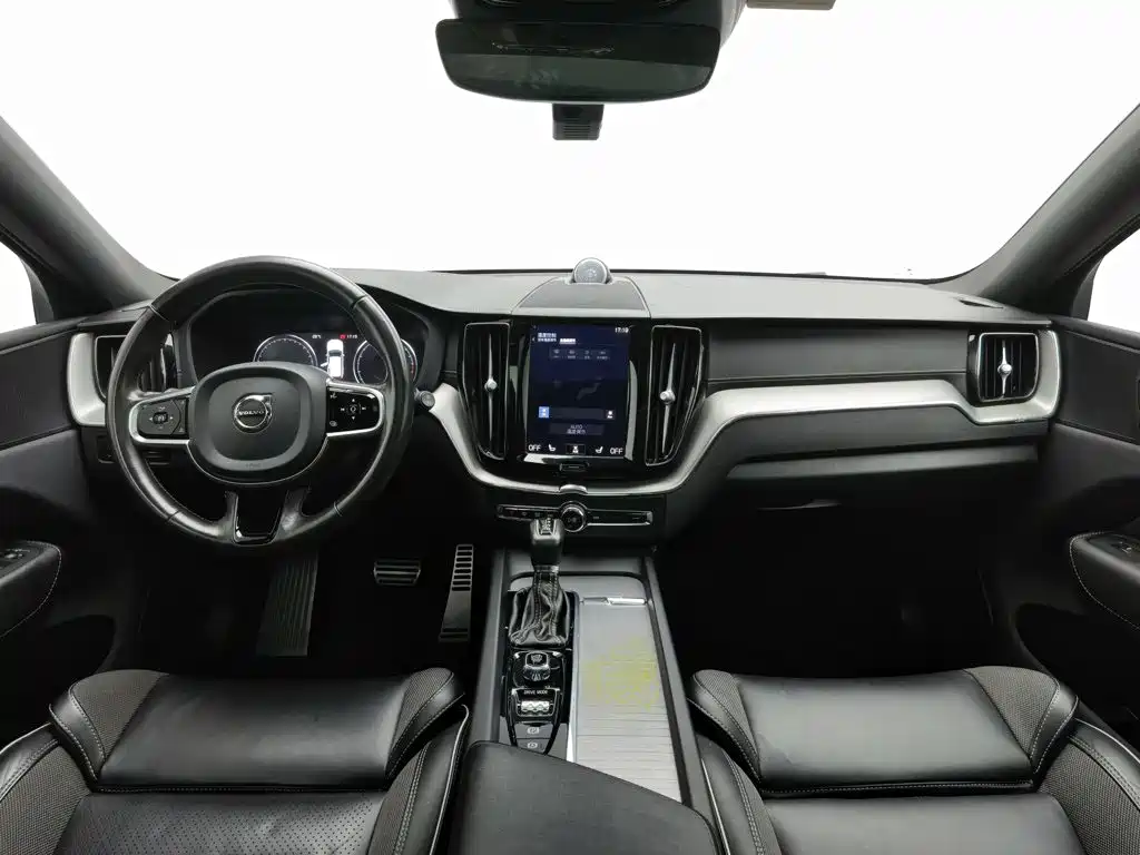 Volvo XC60 2021 — фото 5
