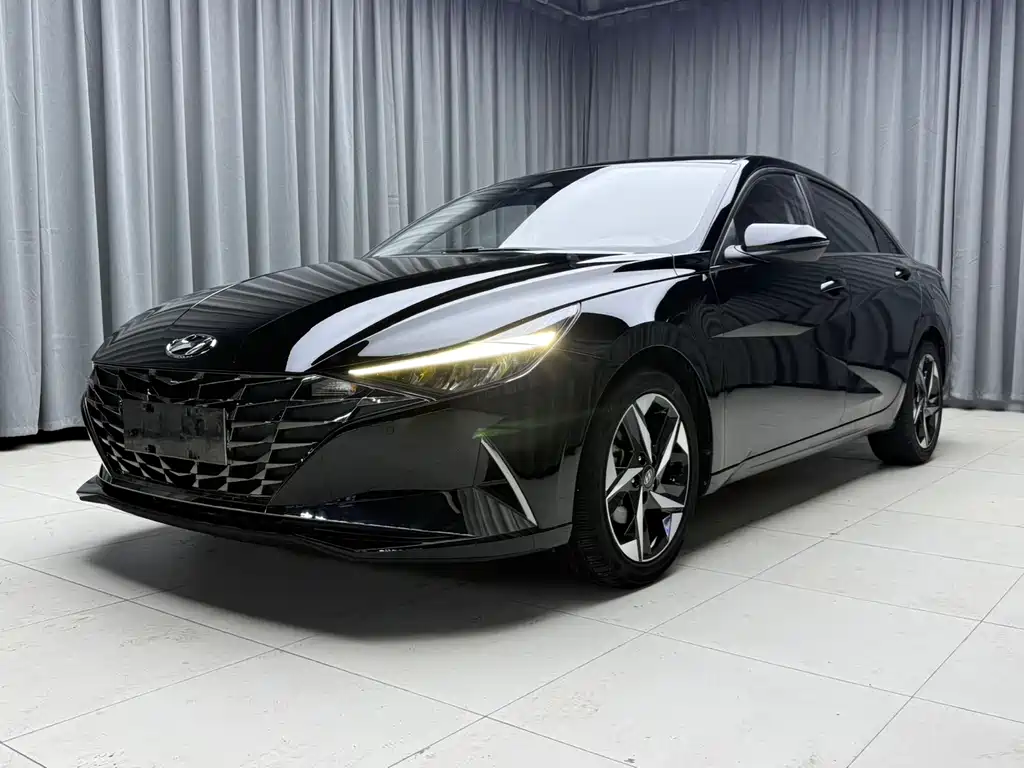 Hyundai Elantra 2022