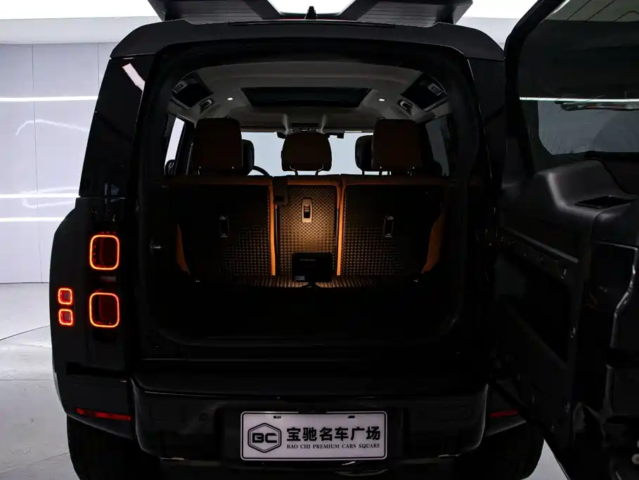 Land Rover Defender 2023 — фото 18