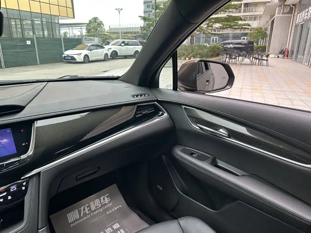 Cadillac XT6 2023 — фото 11
