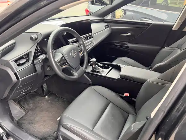 Lexus ES 2023