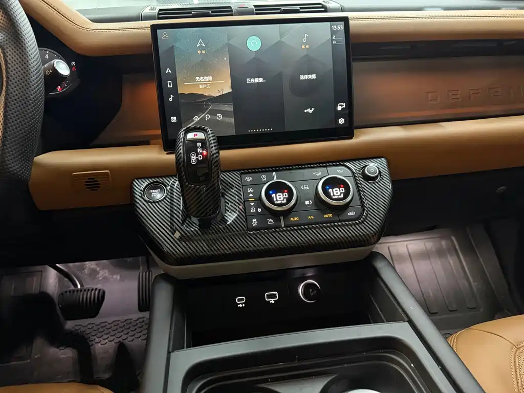 Land Rover Defender 2024 — фото 11