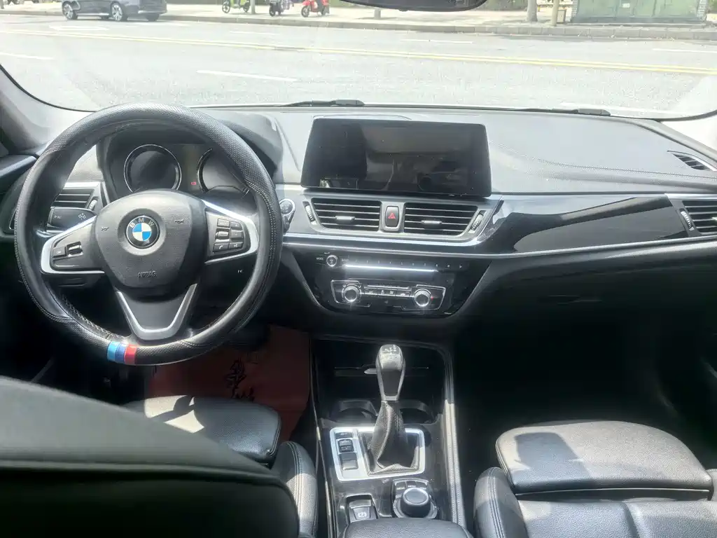 BMW 1 Series 2017 — фото 12