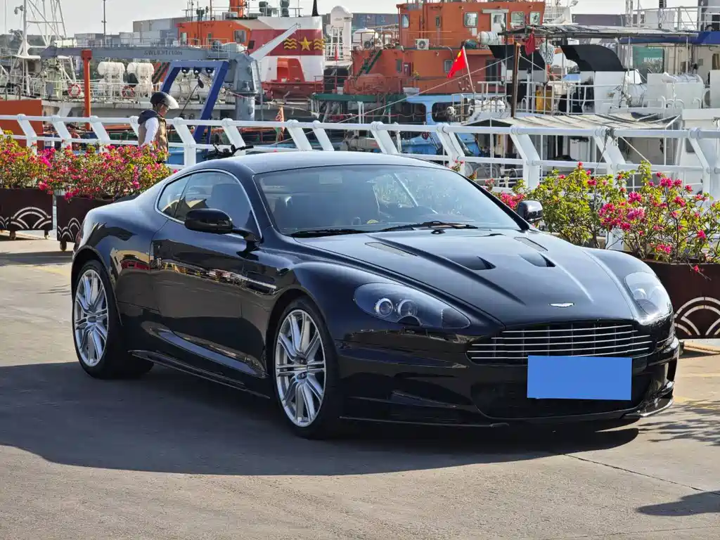 Aston Martin DBS 2010 — фото 2