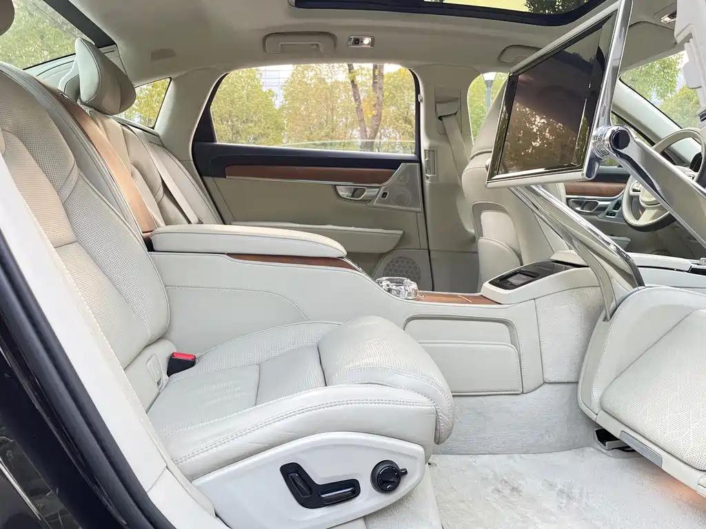Volvo S90 PHEV 2018 — фото 15
