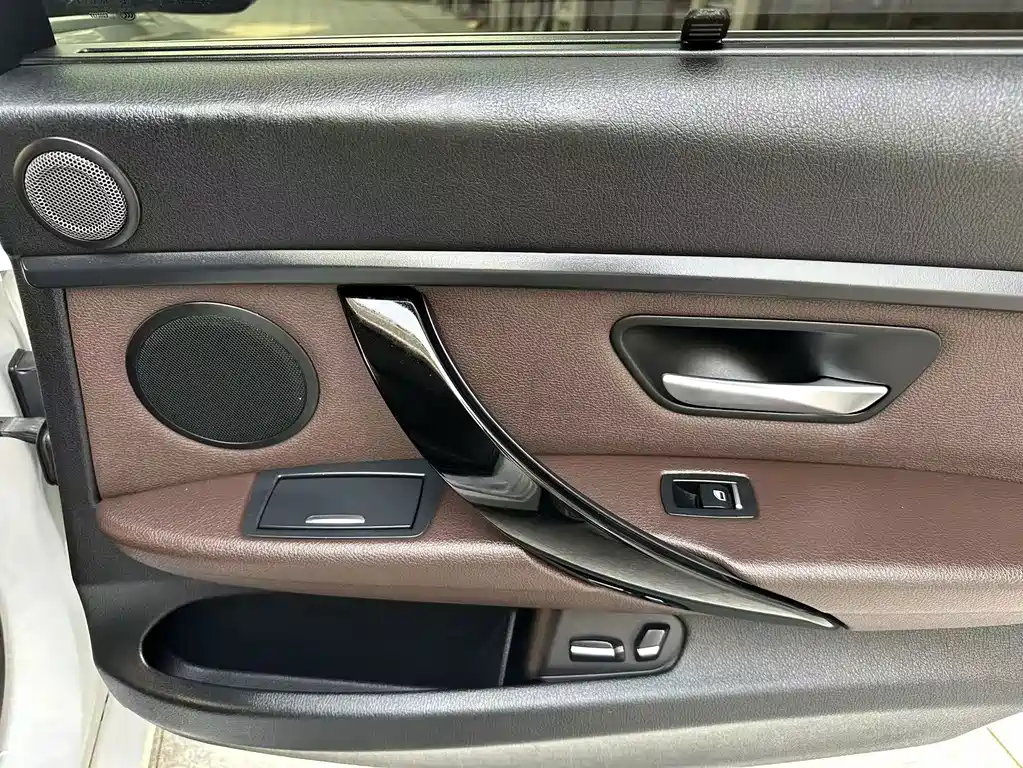 BMW 3 Series 2018 — фото 17