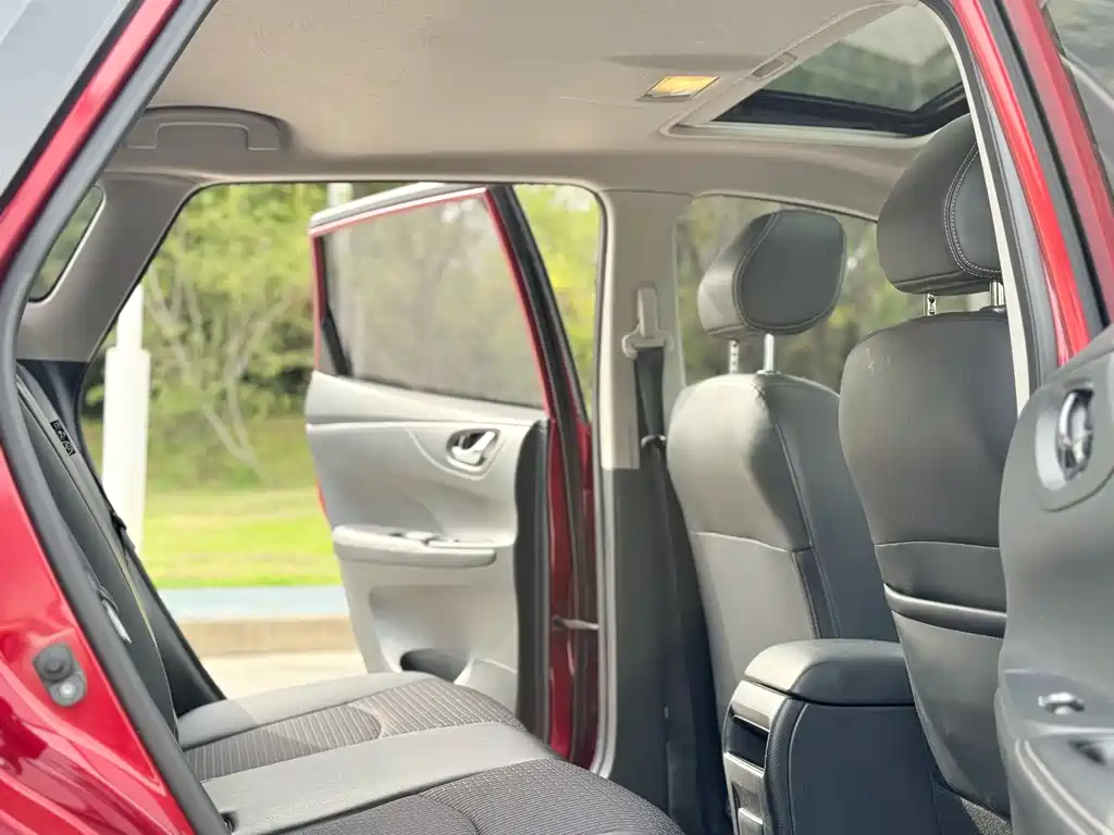 Nissan Tiida 2018 — фото 15