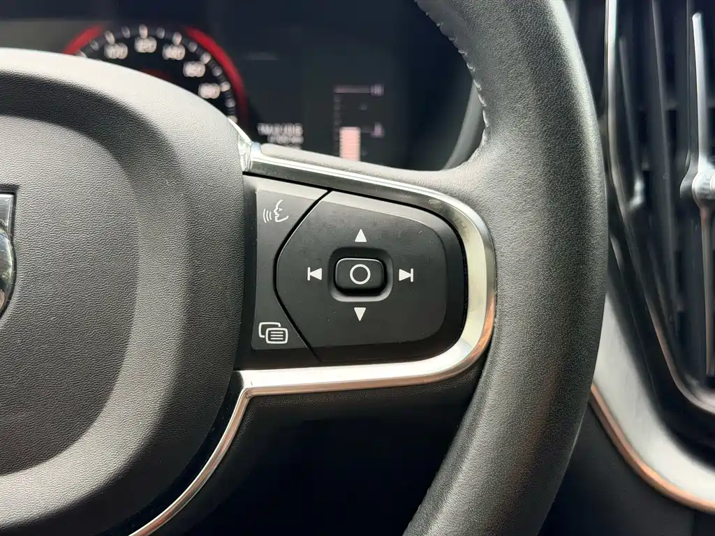Volvo XC60 2019 — фото 17
