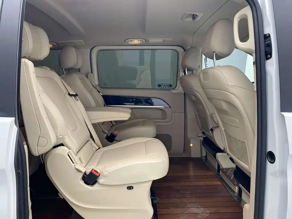 Mercedes-Benz V-Class 2016 — фото 18