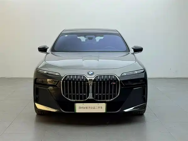 BMW i7 M70L 2024
