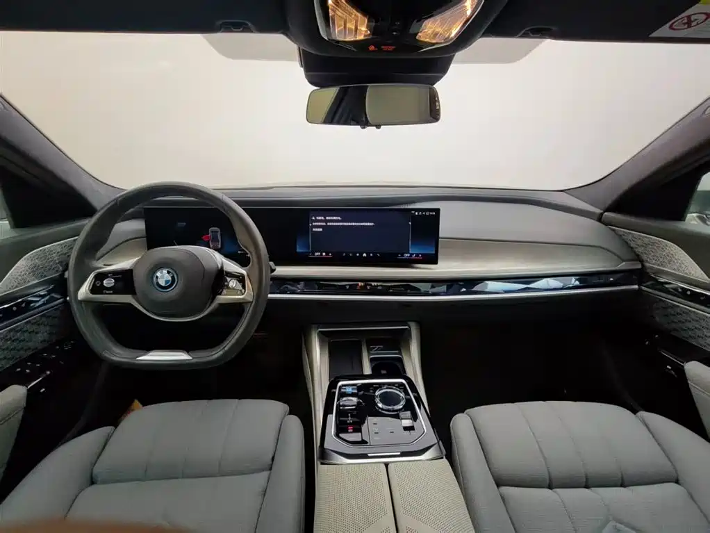 BMW i7 2023 — фото 7