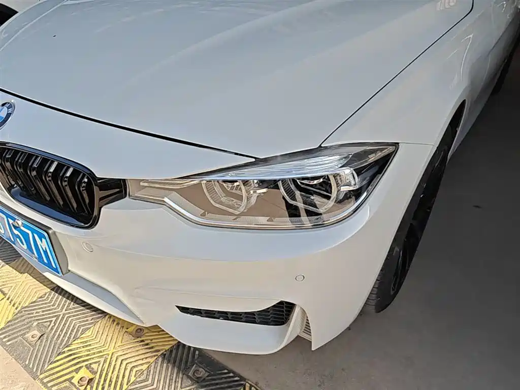 BMW 3 Series 2018 — фото 24