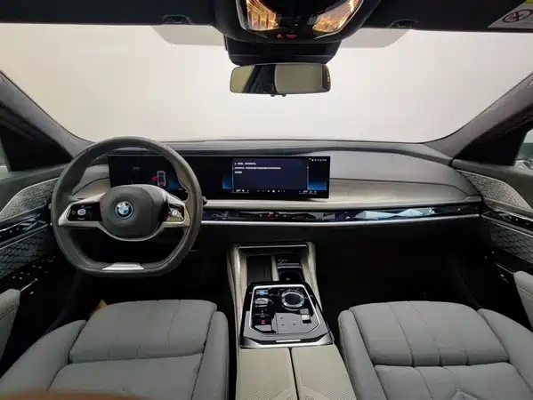 BMW i7 2023