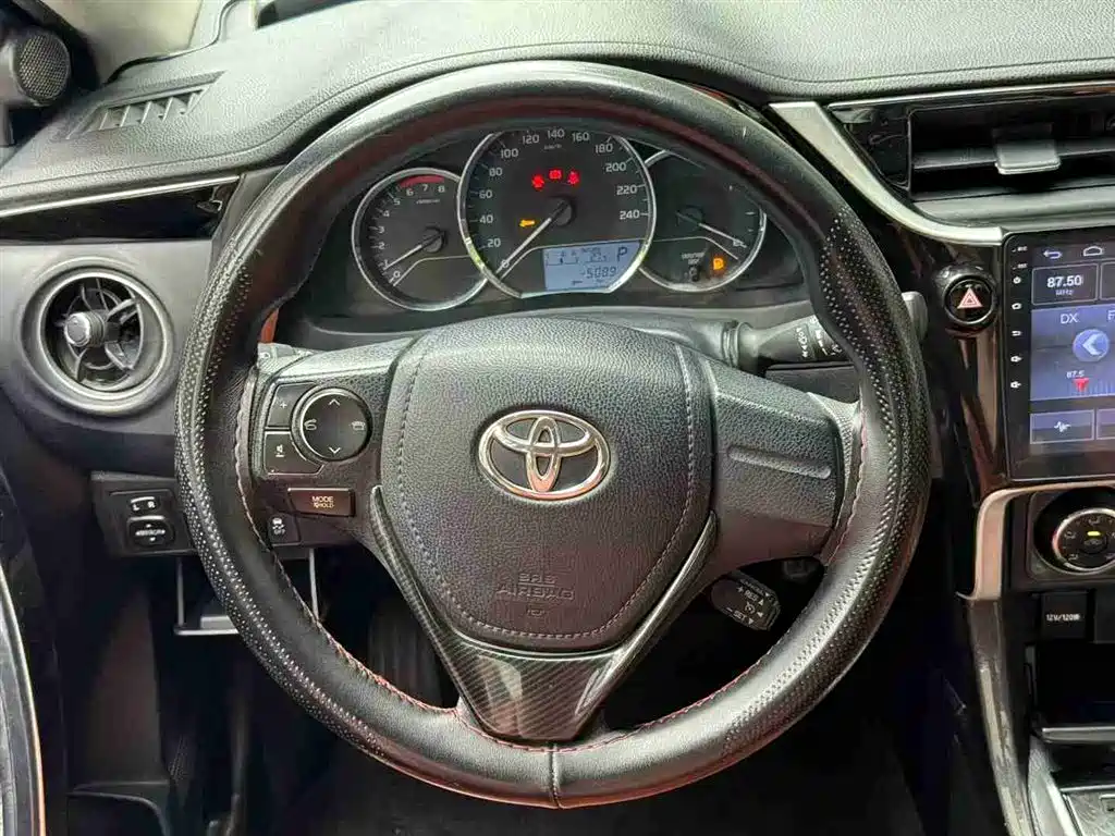 Toyota Corolla 2018 — фото 6