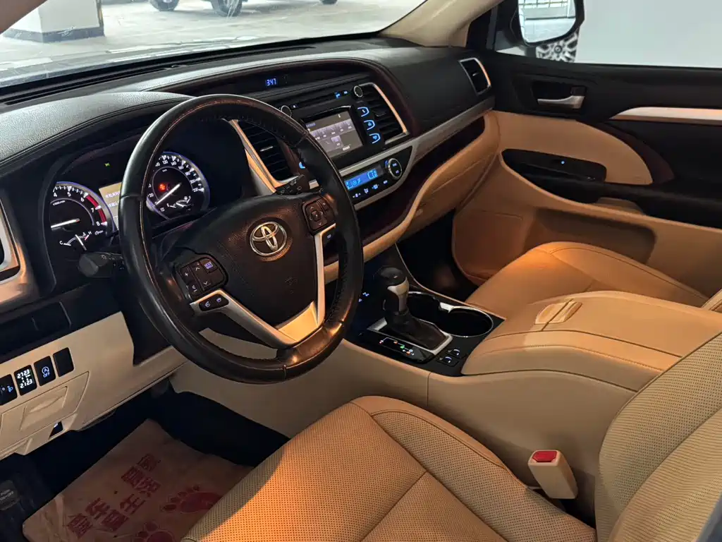 Toyota Highlander 2017 — фото 10