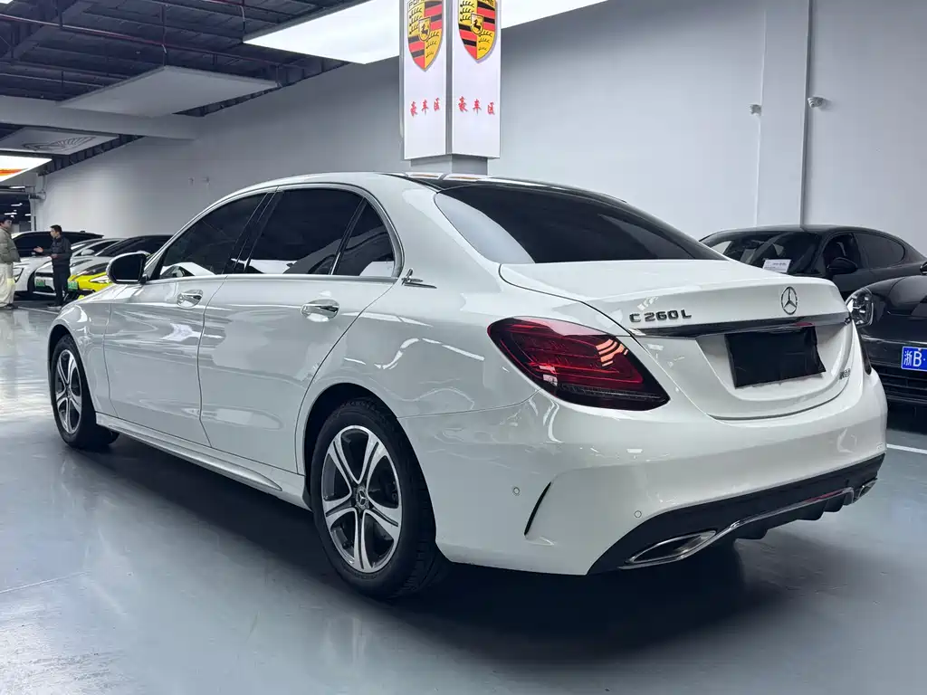 Mercedes-Benz C-Class 2019 — фото 23