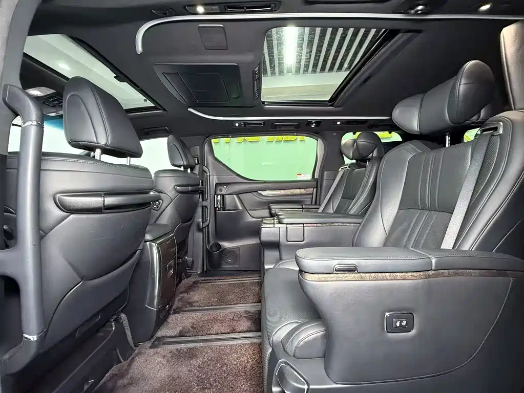 Toyota Vellfire 2022 — фото 15
