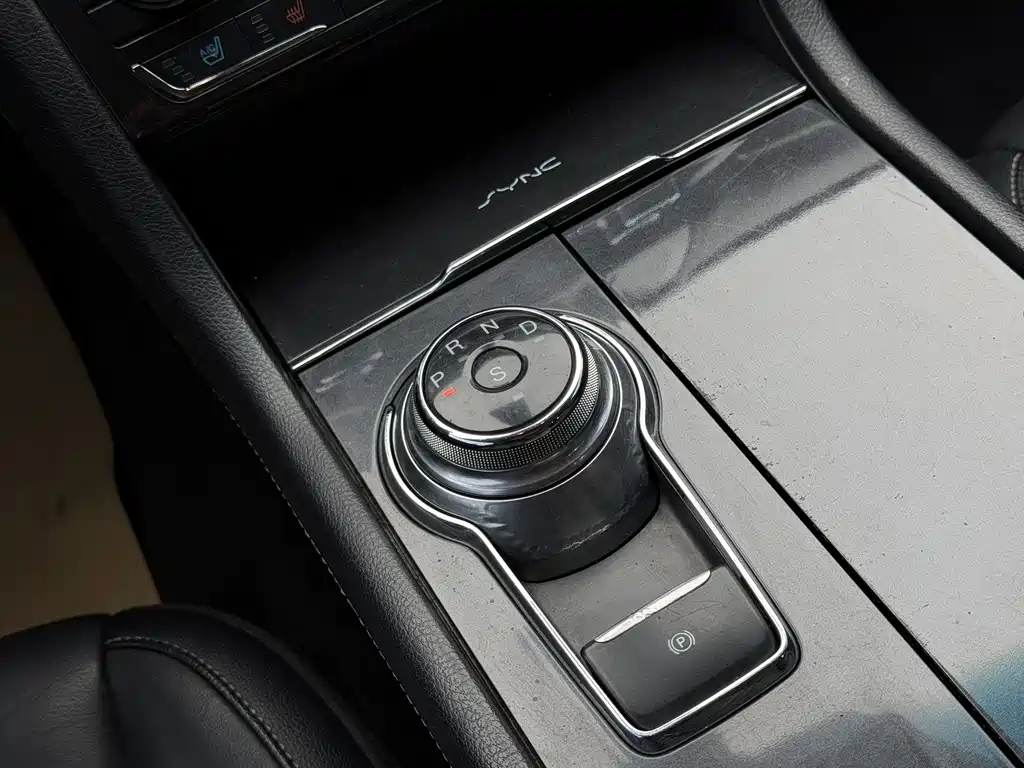 Ford Taurus 2017 — фото 18
