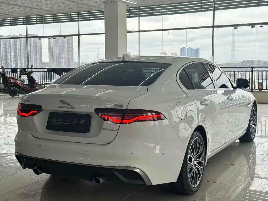 Jaguar XEL 2020 — фото 15