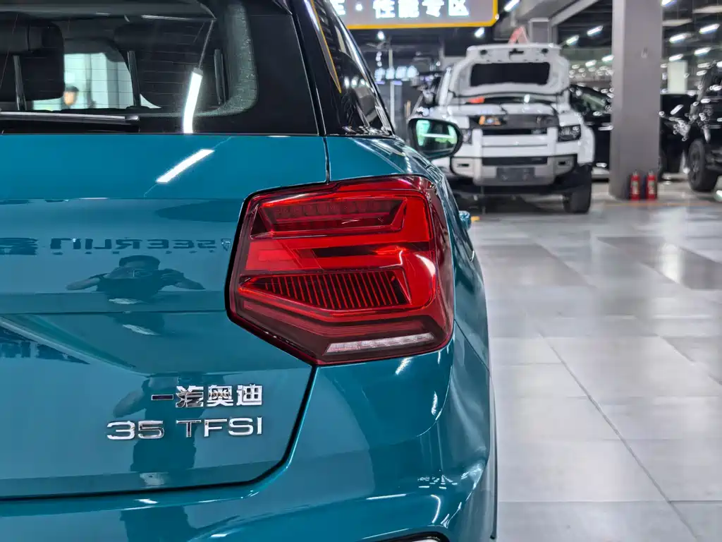 Audi Q2L 2023 — фото 4