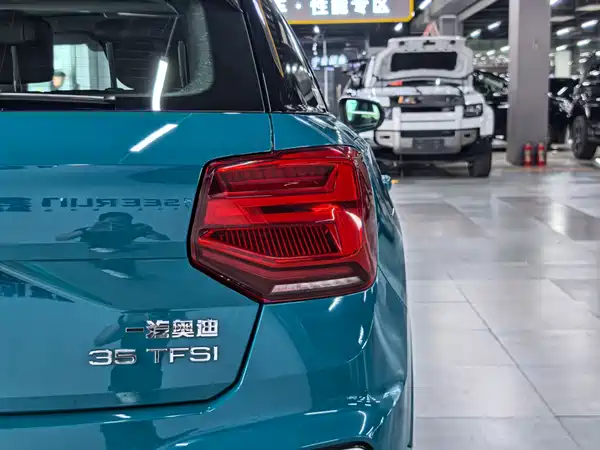 Audi Q2L 2023