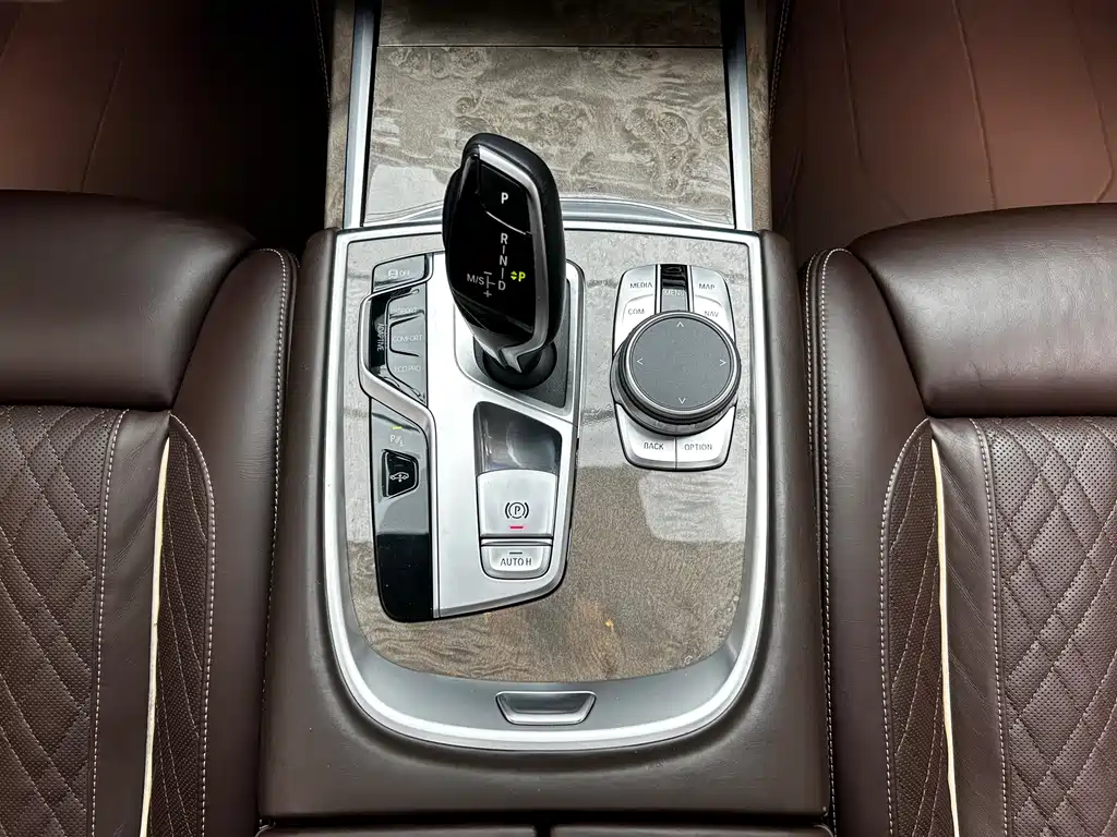BMW 7 Series 2020 — фото 17