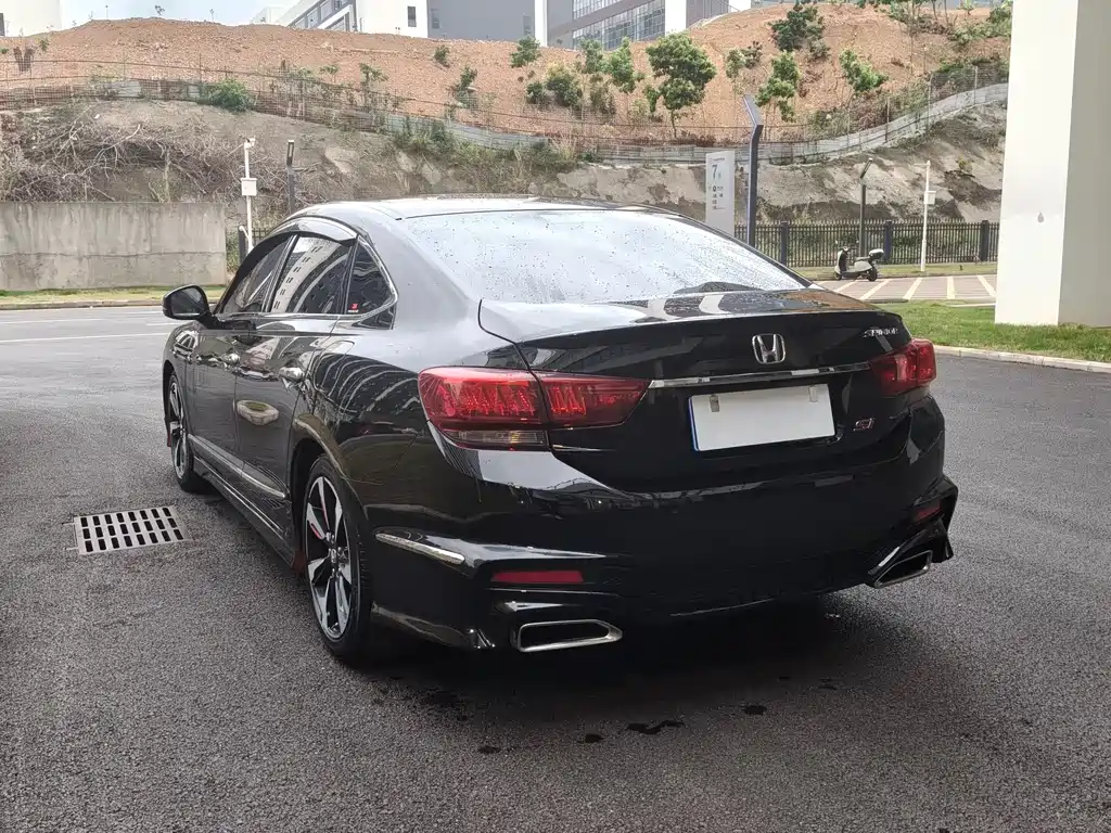Honda Spirior 2015 — фото 7