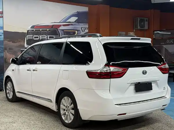 Toyota Sienna 2015