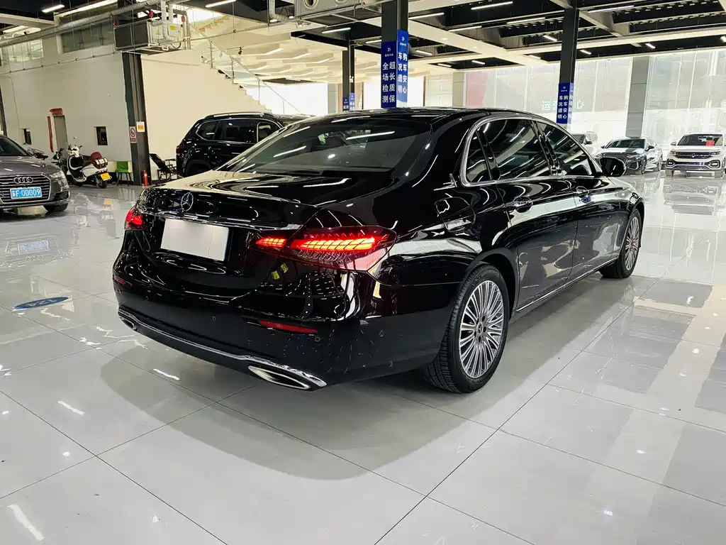 Mercedes-Benz E-Class 2022 — фото 10