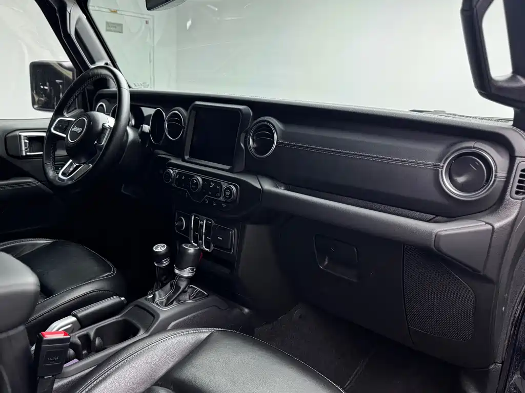 Jeep Wrangler New Energy 2021 — фото 22