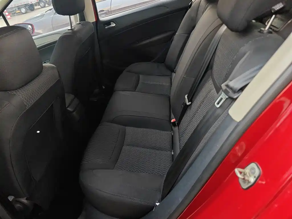 Peugeot 308 2015 — фото 17