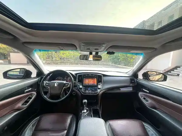 Toyota Crown 2018