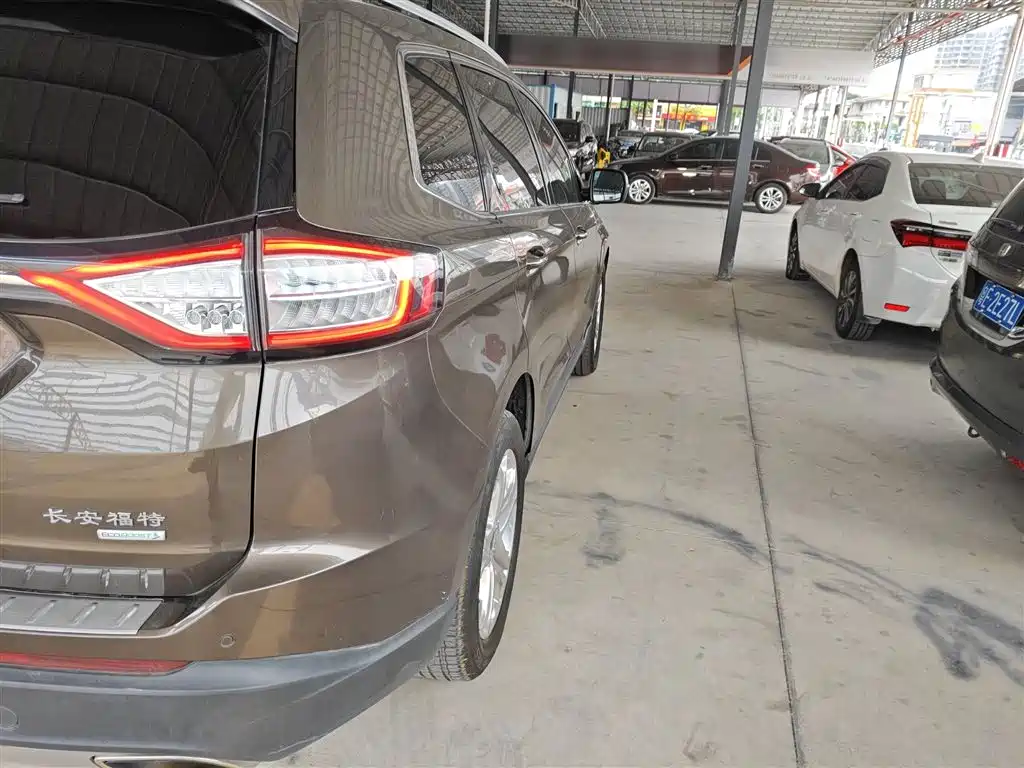 Ford Edge 2016 — фото 24