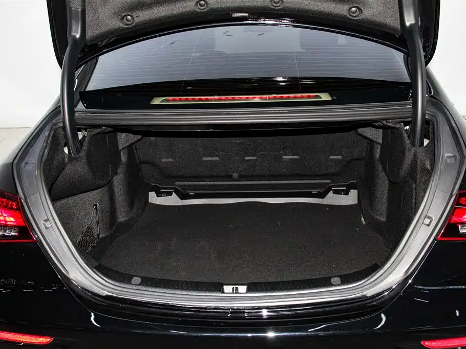 Mercedes-Benz E-Class 2023 — фото 14