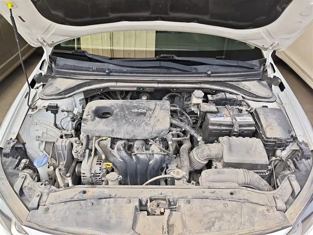Hyundai Elantra 2017 — фото 19