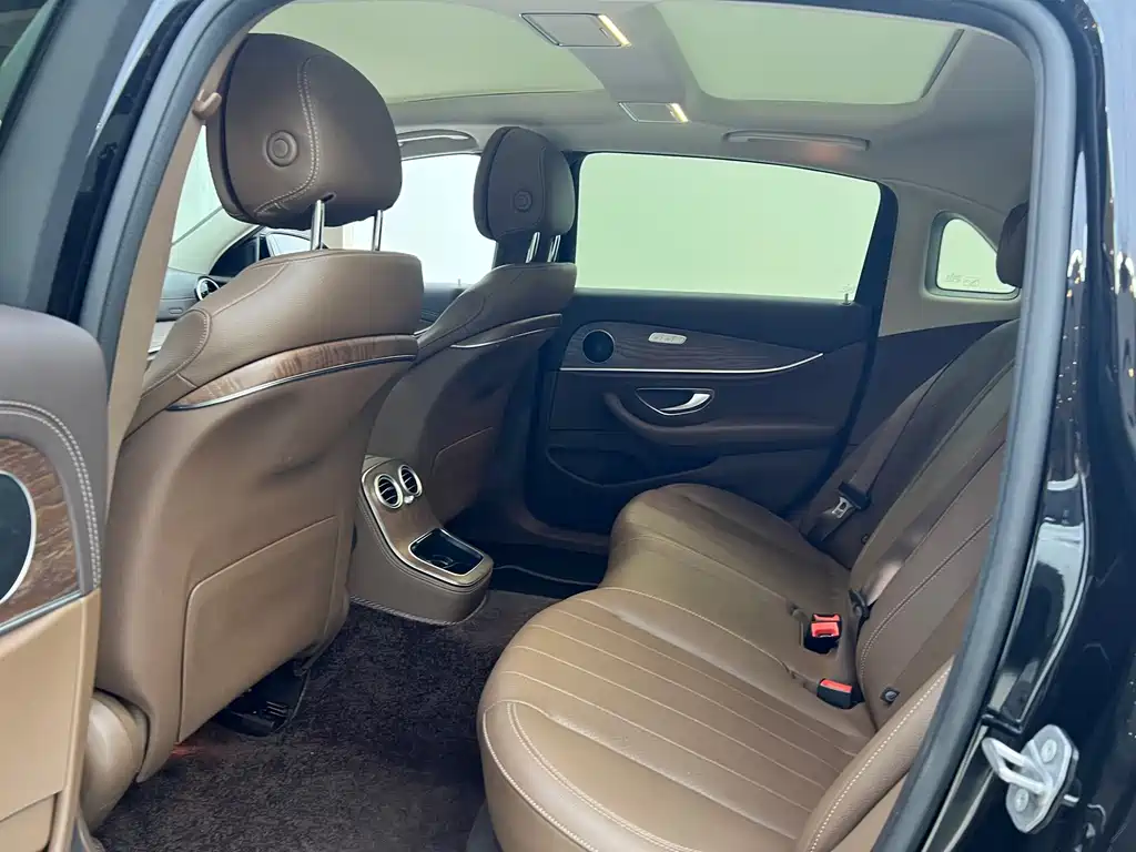 Mercedes-Benz E-Class 2023 — фото 14