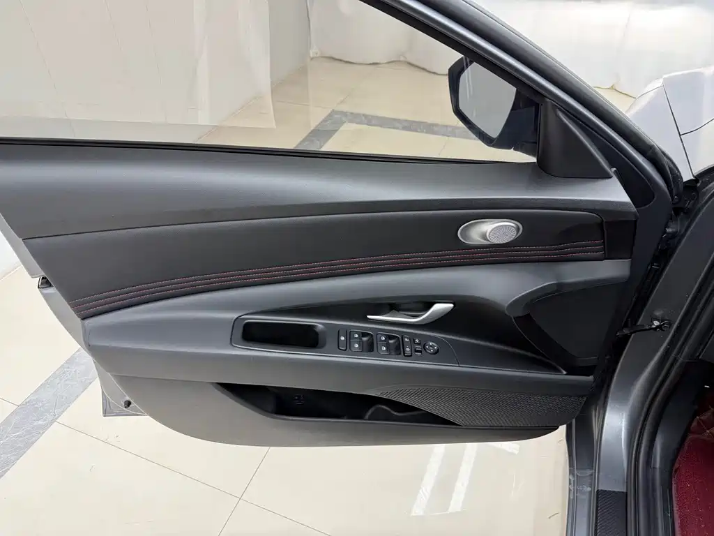 Hyundai Elantra 2023 — фото 13