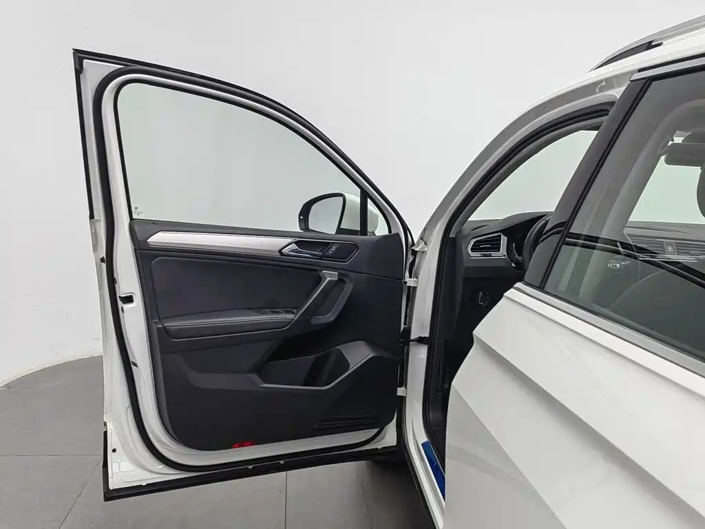 Volkswagen Tiguan L 2019 — фото 8