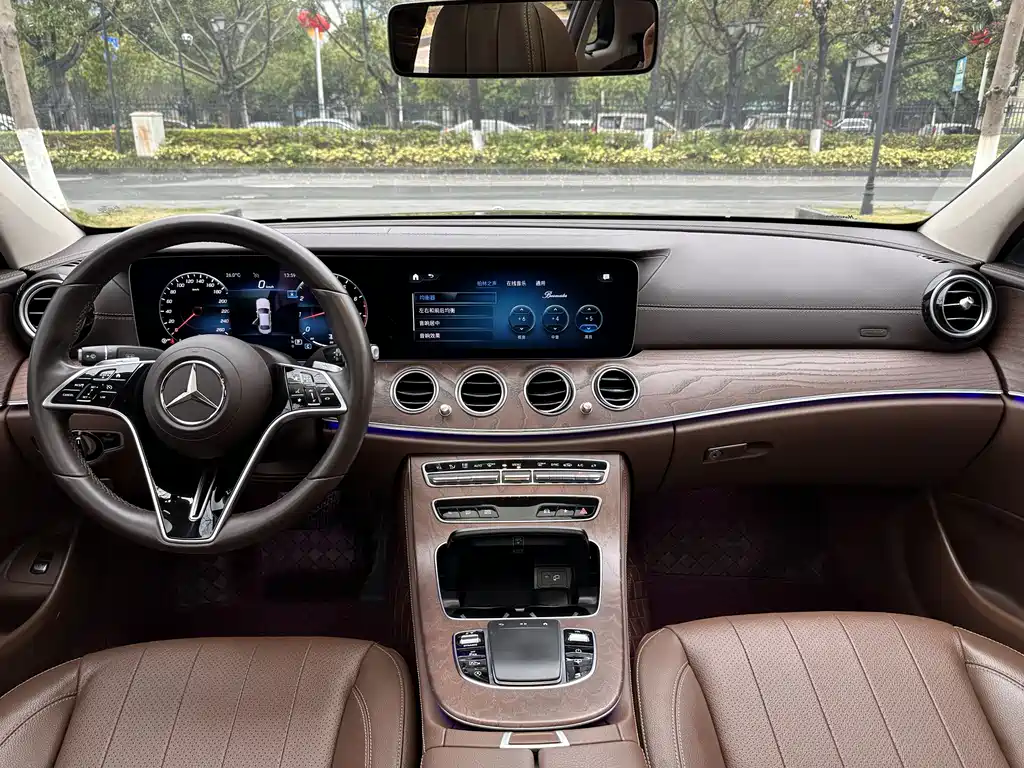 Mercedes-Benz E-Class 2022 — фото 8