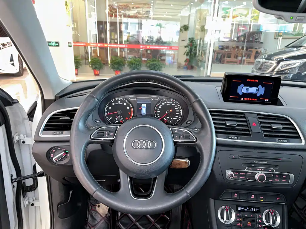 Audi Q3 2015 — фото 8