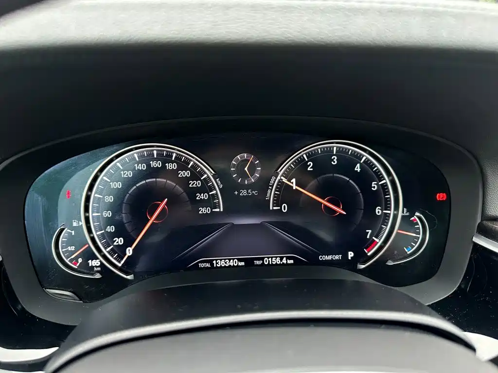 BMW 5 Series 2018 — фото 16